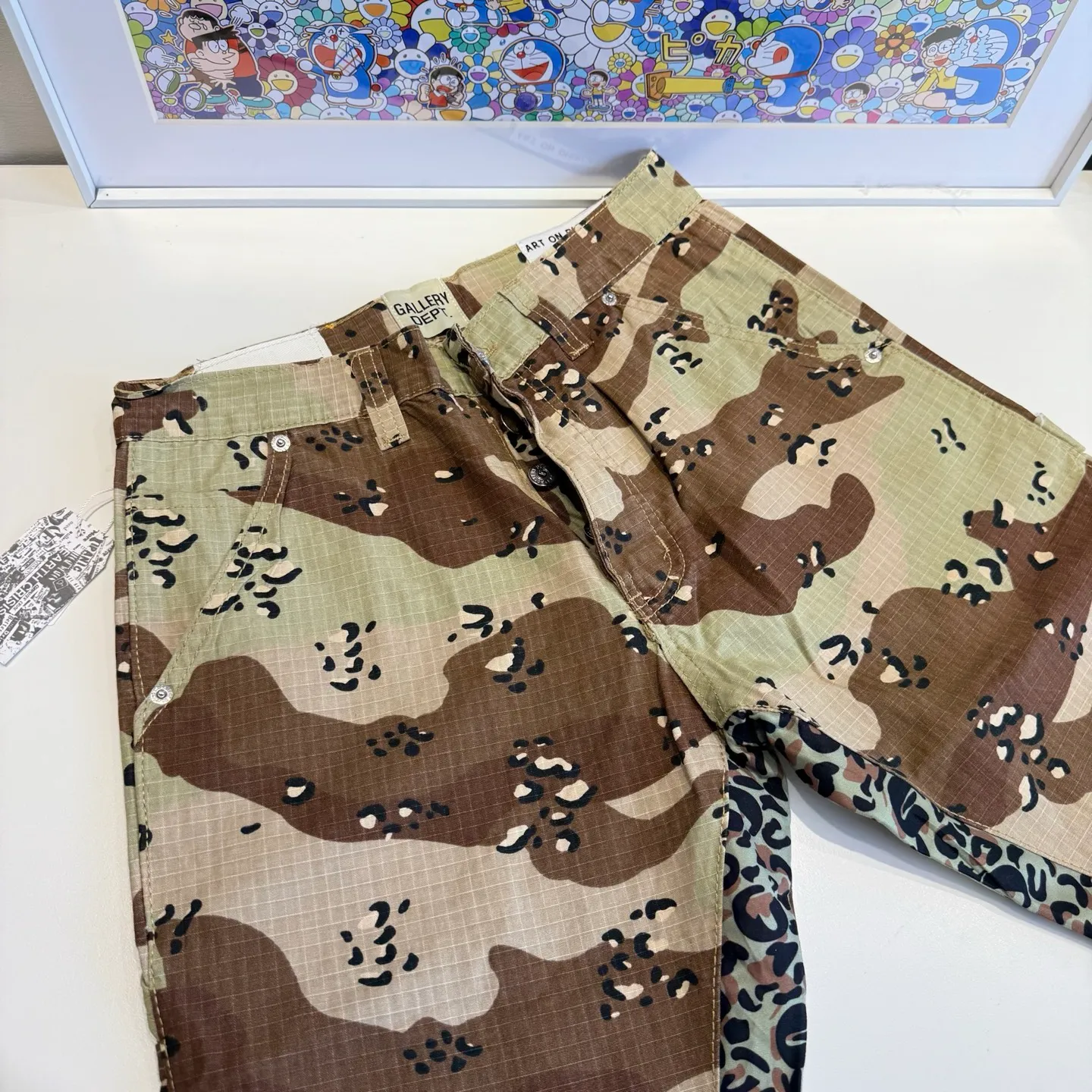 P240 model number: D453 GALLERY DEPT. ss25 limited camouflage splicing printed bootcut jeans Size: 28, 30, 32, 34, 36 (S-XXL) Color: Camouflage yellow Size reference: Pants length 100 102 104 106 106 Waist 72 76 80 84 88 Recommended weight S (about 110 pounds) M (about 120 pounds) L (about 140 pounds) XL (about 165 pounds) XXL (about 185 pounds)